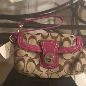 Coach Bags - Coach wristlet Coach Bags - Coach wristlet